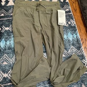 lululemon NWT dance studio size 6